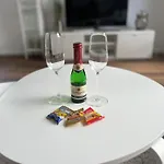 Gemuetliche 3-zimmer-wohnung Mit Panoramablick Und Kostenlosem Ueberdachten Parkplatz Lägenhet