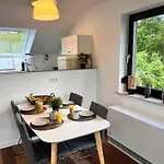 Gemuetliche 3-zimmer-wohnung Mit Panoramablick Und Kostenlosem Ueberdachten Parkplatz Lägenhet *