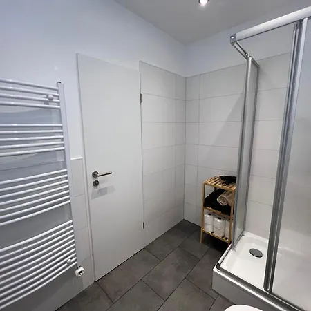 Gemuetliche 3-zimmer-wohnung Mit Panoramablick Und Kostenlosem Ueberdachten Parkplatz Апартаменти *