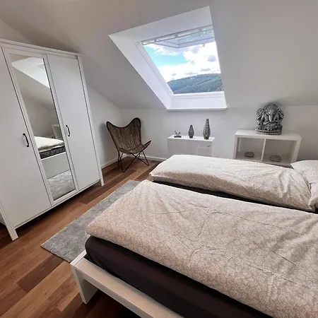 Gemuetliche 3-zimmer-wohnung Mit Panoramablick Und Kostenlosem Ueberdachten Parkplatz Lägenhet Winterberg