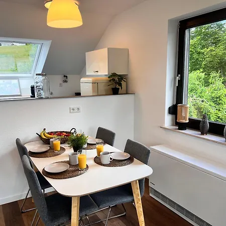 Gemuetliche 3-zimmer-wohnung Mit Panoramablick Und Kostenlosem Ueberdachten Parkplatz Апартаменти *