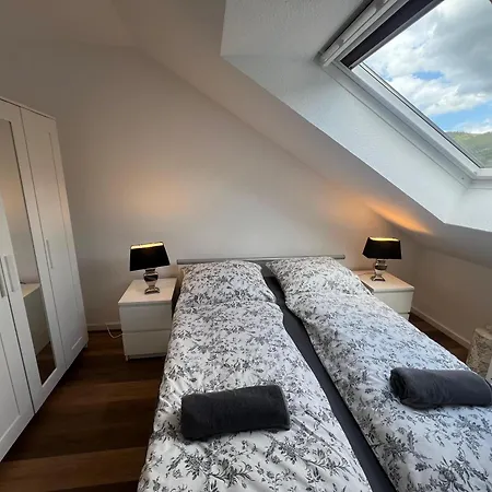 Gemuetliche 3-zimmer-wohnung Mit Panoramablick Und Kostenlosem Ueberdachten Parkplatz Lägenhet Winterberg