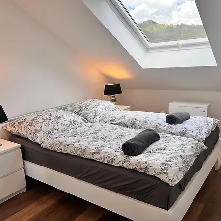 Lägenhet Gemuetliche 3-zimmer-wohnung Mit Panoramablick Und Kostenlosem Ueberdachten Parkplatz