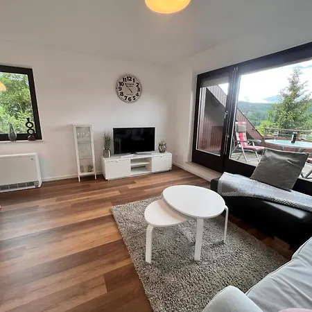 Gemuetliche 3-zimmer-wohnung Mit Panoramablick Und Kostenlosem Ueberdachten Parkplatz *