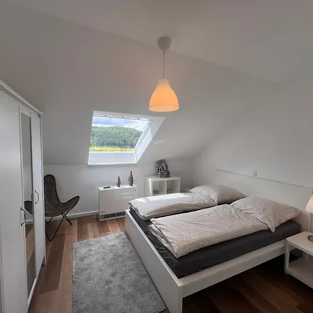 Gemuetliche 3-zimmer-wohnung Mit Panoramablick Und Kostenlosem Ueberdachten Parkplatz Апартаменти