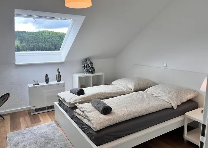 Gemuetliche 3-zimmer-wohnung Mit Panoramablick Und Kostenlosem Ueberdachten Parkplatz Apartman Winterberg